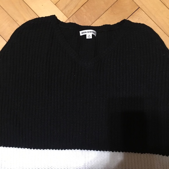 Black and ivory sweater - Picture 2 of 2